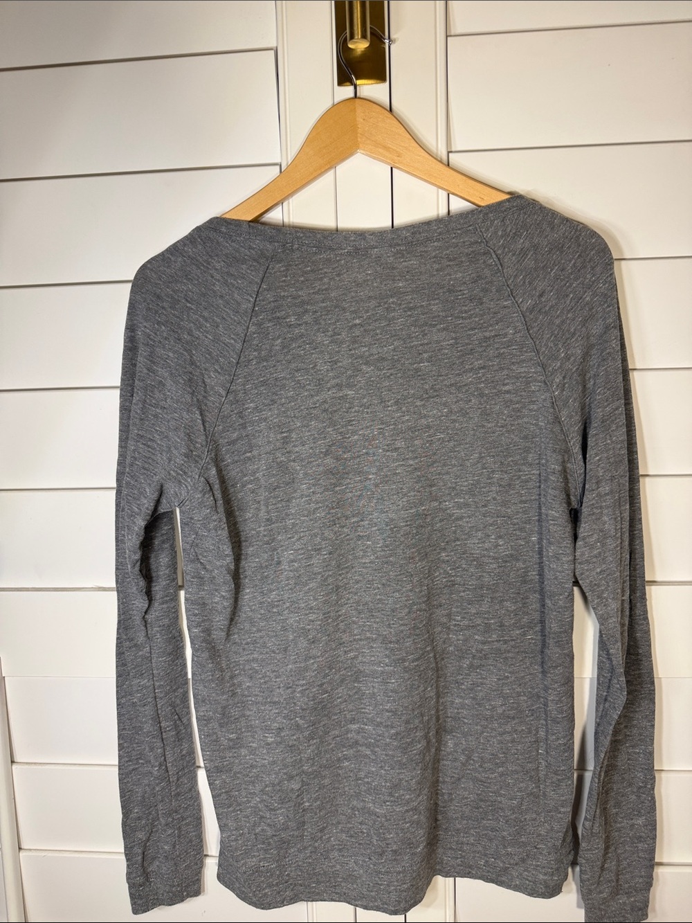 Alternative Apparel Gray Women's Long-Sleeve Crew Top. Heather Gray. - Picture 3 of 3